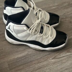 Air Jordan 11 Retro Concord Sneakers